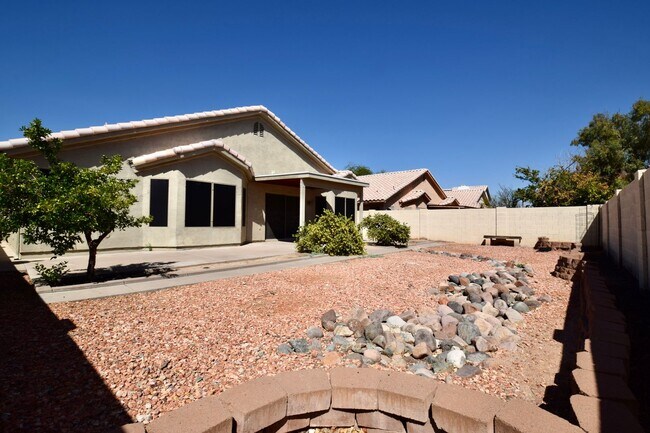 Building Photo - Excellent 4 bed 2 bath Ahwatukee Home!