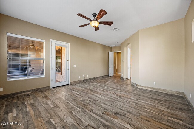Building Photo - 2122 W Red Range Way