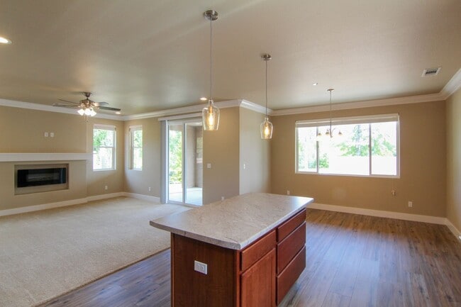 Building Photo - Brand New Build!