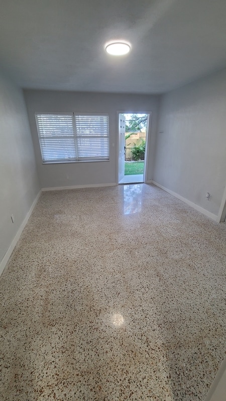 Building Photo - 719 20th Ave S