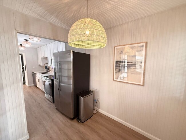 Building Photo - Charming Beachside Rental!