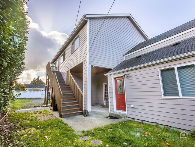 Building Photo - 849 1st Ave