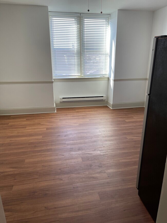 Living / Kitchen - 13 S State St
