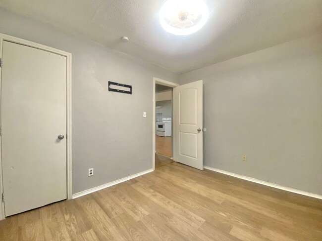 Building Photo - Move in special 2nd months rent $350 off