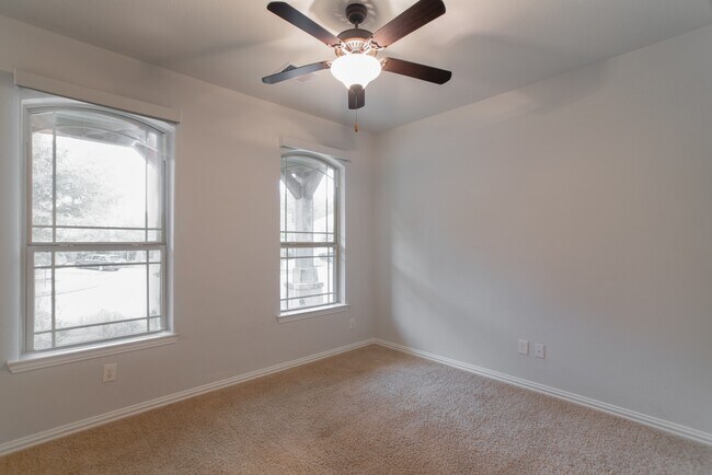 Building Photo - 11 Sawbridge Cir