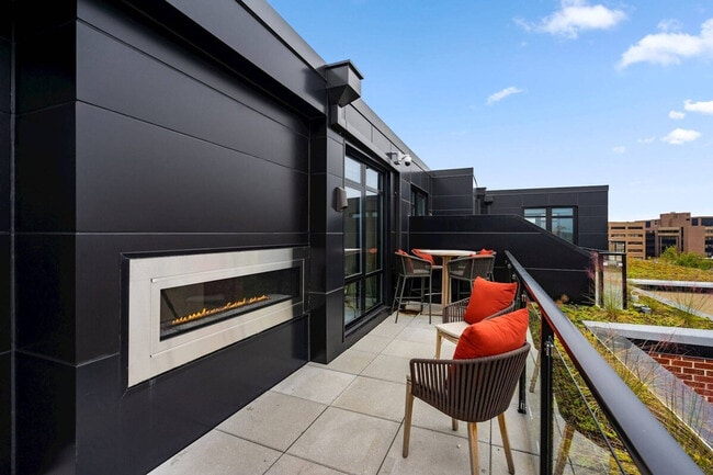 Building Photo - 1901 6th St NW