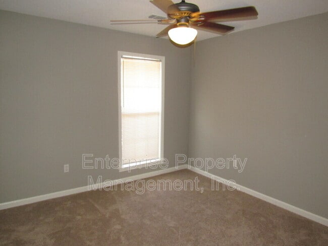 Building Photo - 7037 Meadowlands Pl