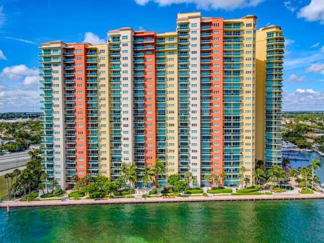 Building Photo - 2640 Lake Shore Dr