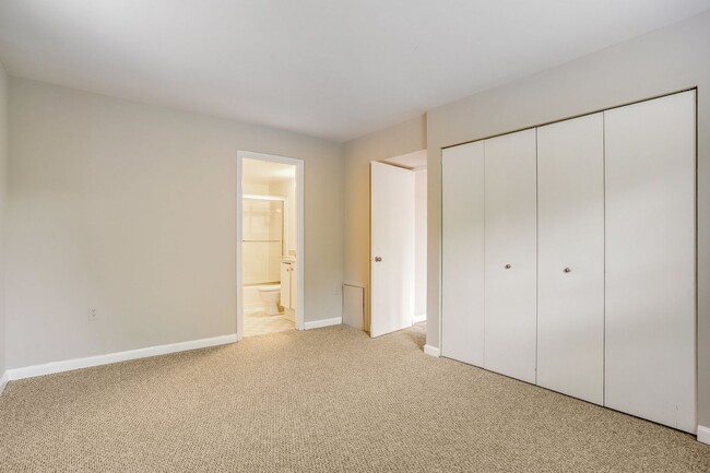 Building Photo - 1 Bedroom Meridian Hill Oasis - Between Ad...