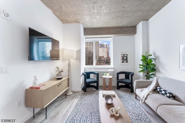 Building Photo - 10 Commerce Ct