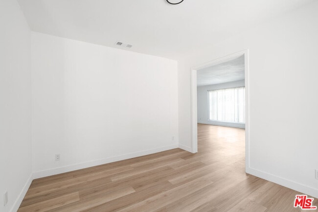 Building Photo - 1020 Larker Ave