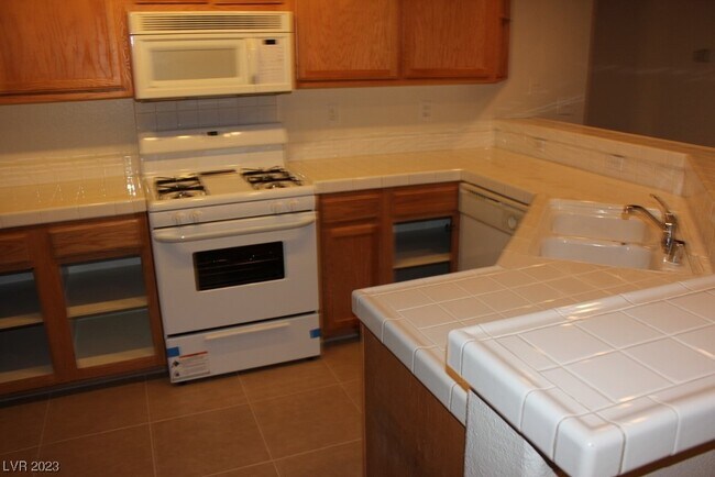 Building Photo - 6701 Cobre Azul Ave