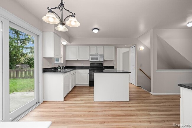 Building Photo - 47258 Scarlet Dr N