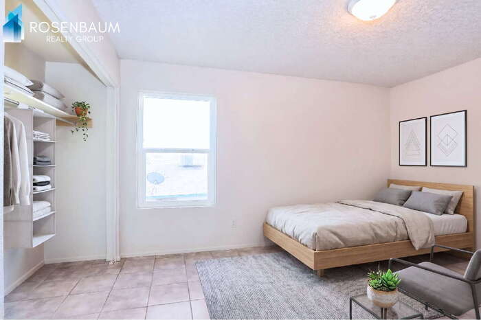 Building Photo - 465 W Ivyglen St