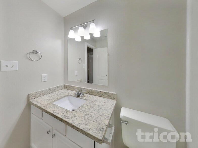 Building Photo - 21207 Woodland Green Dr