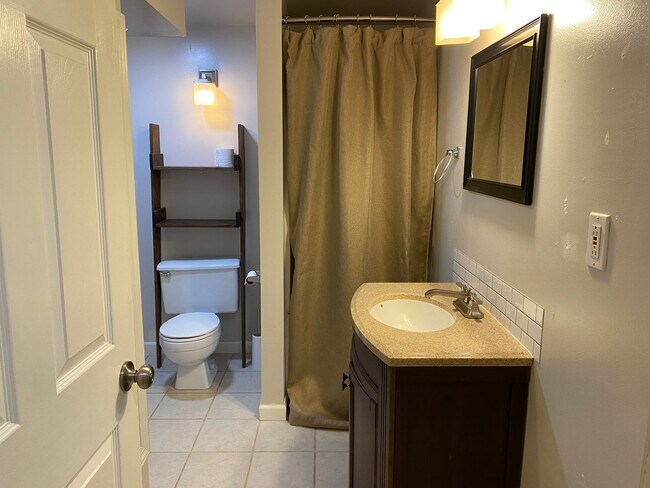 Building Photo - Beautiful 3 bed/2 bath On South Hill!