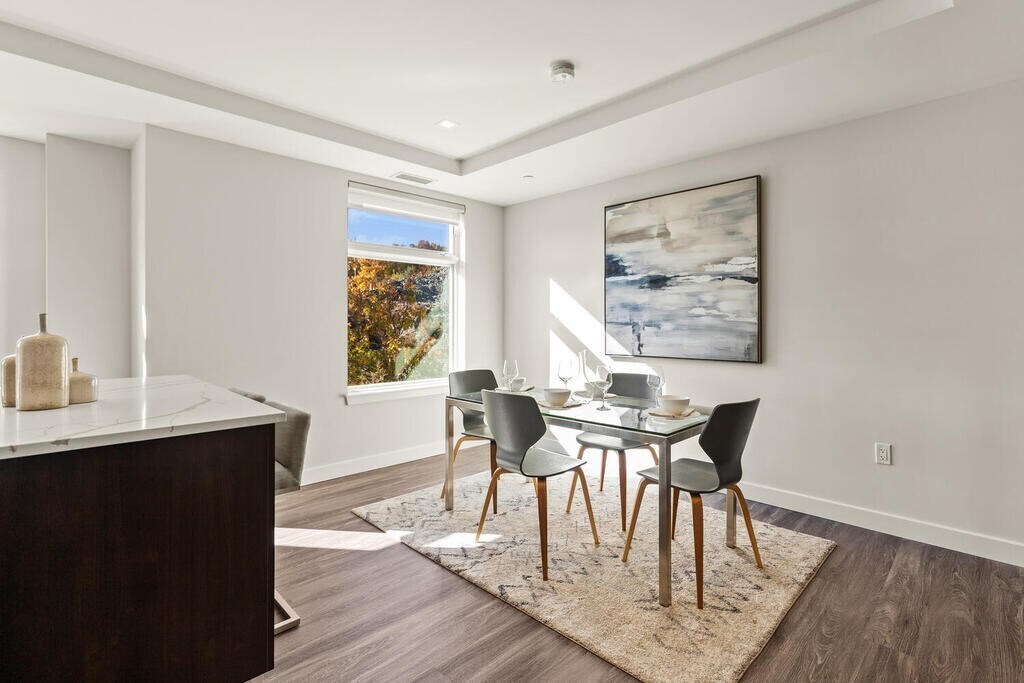 Building Photo - 26 Collins Ave