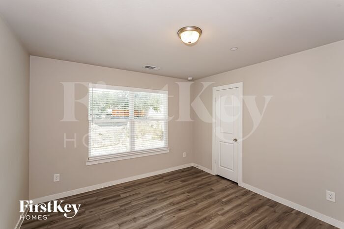 Building Photo - 318 Niki Dr