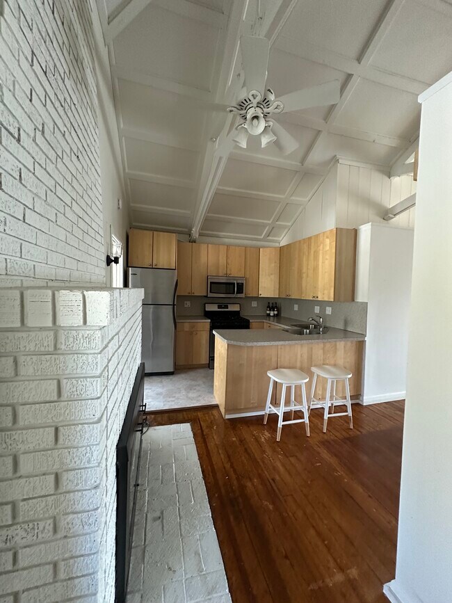 Building Photo - 852 Beach Rd