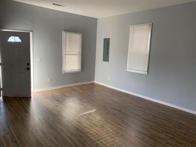 Building Photo - 663 Williams St