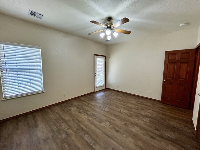 Building Photo - 4424 NW 32nd Pl