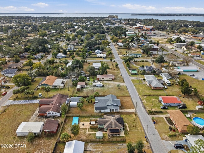 Building Photo - 1808 Chestnut Ave