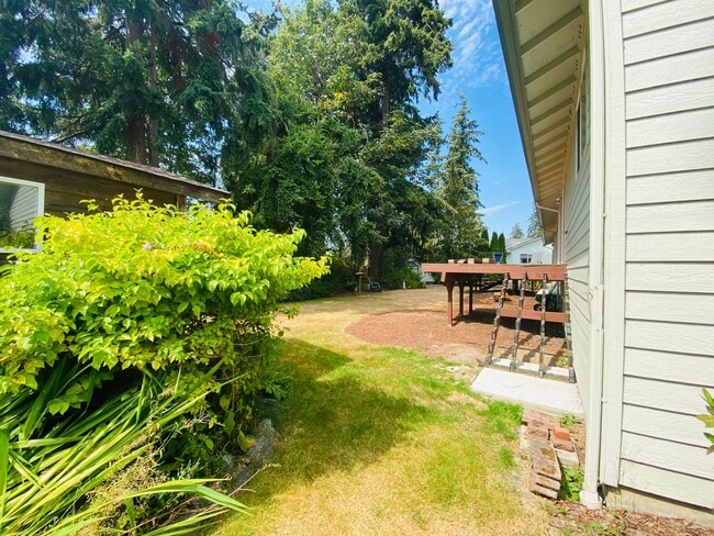 Building Photo - Quiet Duplex in Mount Vernon Neighborhood
