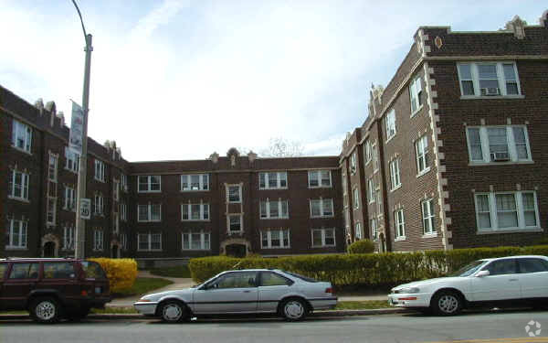 Building Photo - Belle Court Apartments