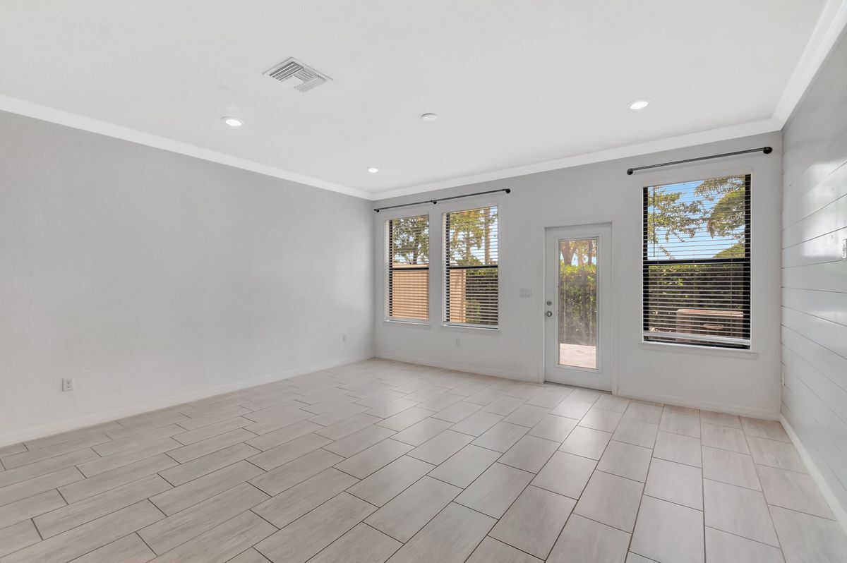 Building Photo - 2854 Bard St