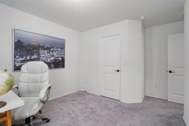 Building Photo - 2000 Prickly Pear Dr