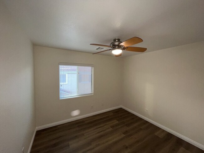 Building Photo - SPACIOUS 3-BEDROOM 2 1/2 BATH TOWNHOME IN GATED COMMUNITY