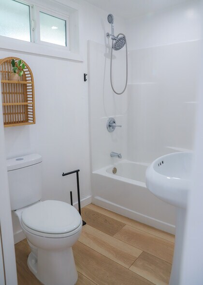 Building Photo - 1130 Wesley Ave