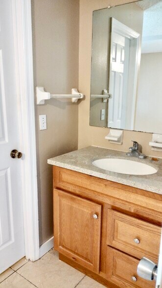 Building Photo - 1348 W Evans Cir