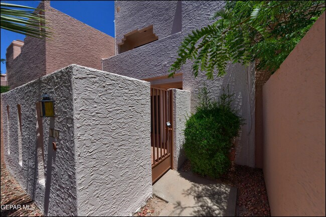 Building Photo - 710 N Resler Dr