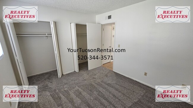 Building Photo - Tanque Verde & Kolb Rd area. 2 bedroom 1 bath Town home