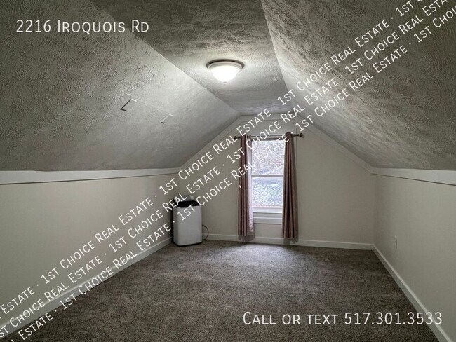 Building Photo - 2216 Iroquois Rd