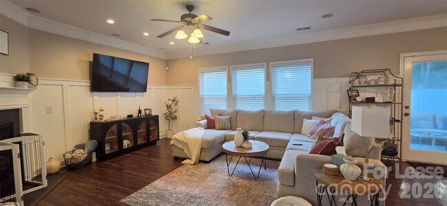 Building Photo - 2120 Maple Tree Ct