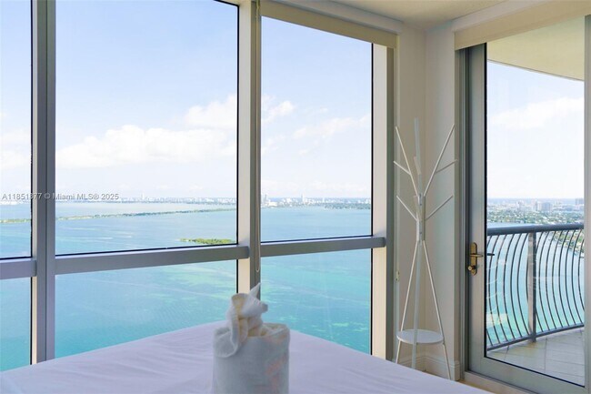 Building Photo - 1750 N Bayshore Dr