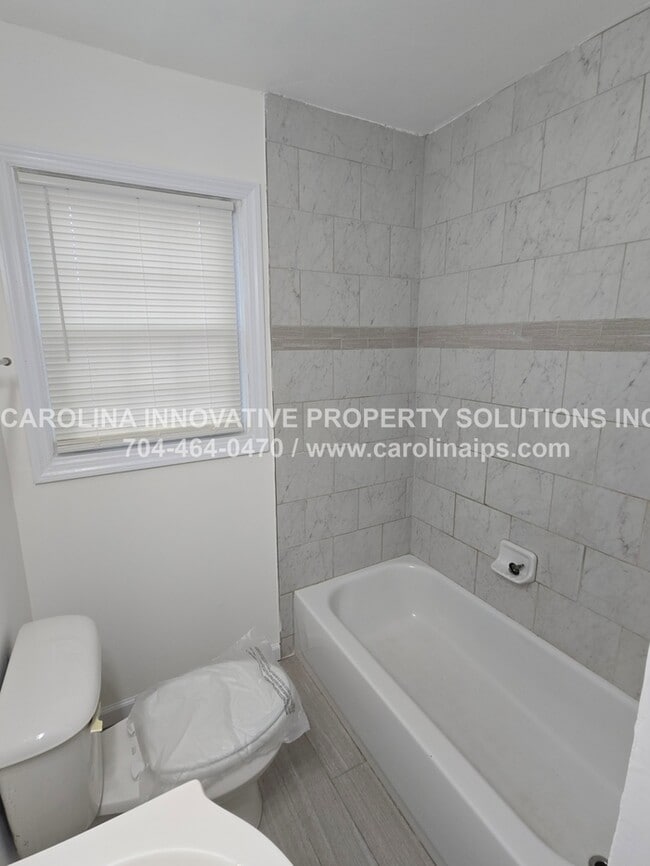 Building Photo - 2711 Beech Nut Rd