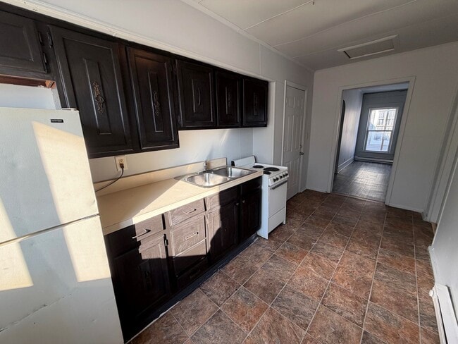 Building Photo - 922-4 Vermilion-