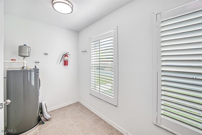 Building Photo - 16840 Sanibel Sunset Ct