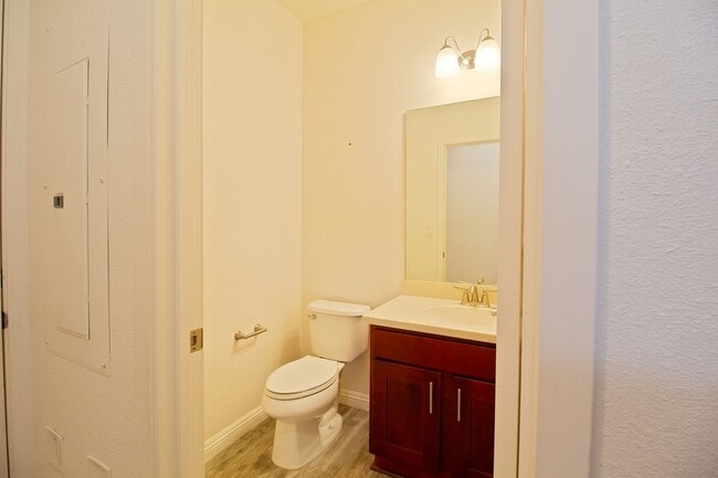 Building Photo - 3BD/2.5BA/Townhome with Private Patio and ...