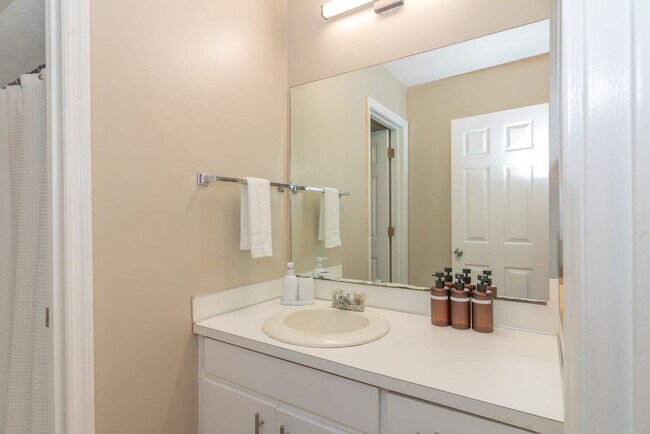 Building Photo - 1930 16th Ave