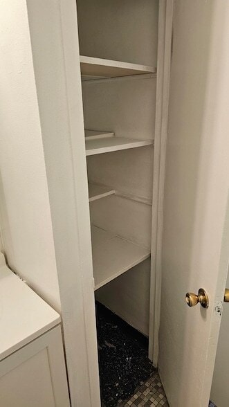 Building Photo - 2025 W Granville Ave