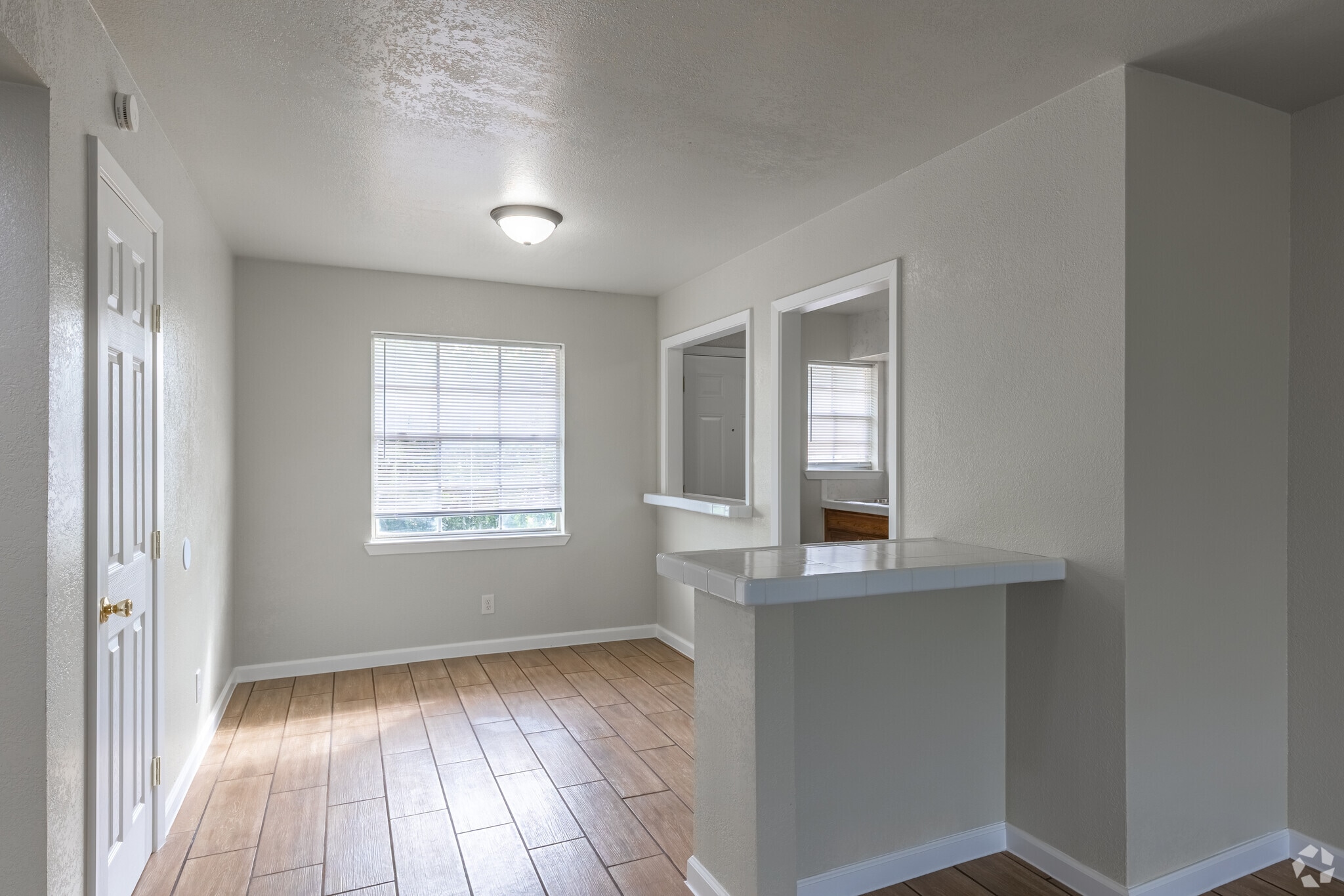 2BR, 1BA - 654SF - Dining Room - Southdale Apartments