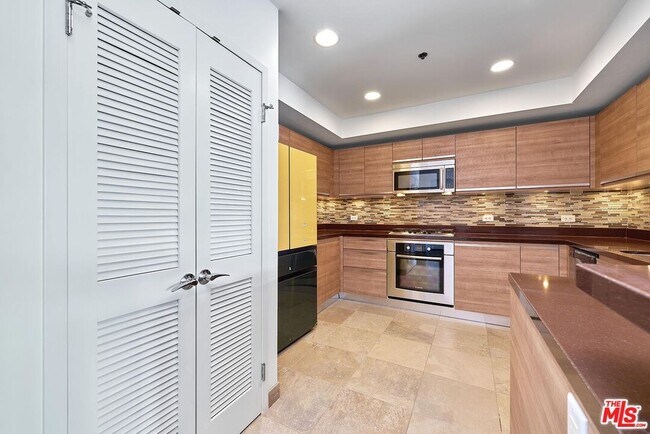 Building Photo - 3785 Wilshire Blvd