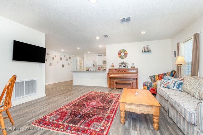 Building Photo - 711 Darlington Ave SW