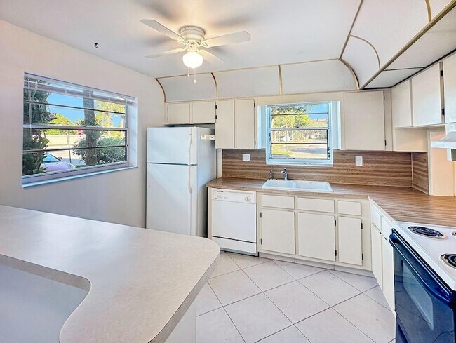 Building Photo - 6090 N Sabal Palm Blvd