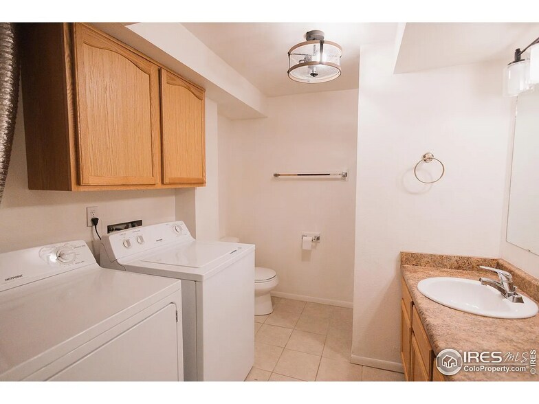 Building Photo - 3025 Regatta Ln