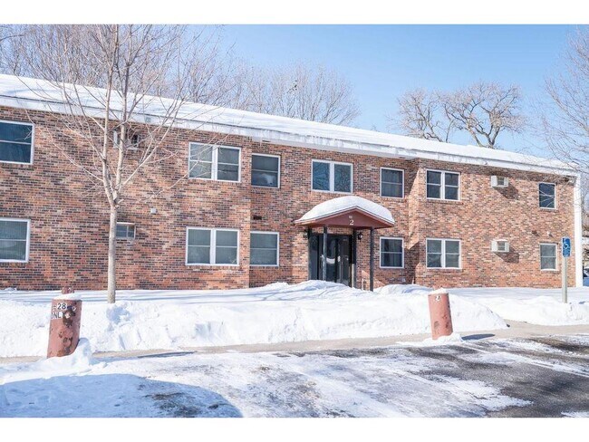 Primary Photo - 321 W Bert St